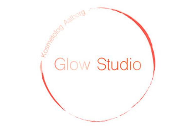 Glow Good inkl. farvning af vipper og bryn, samt ret